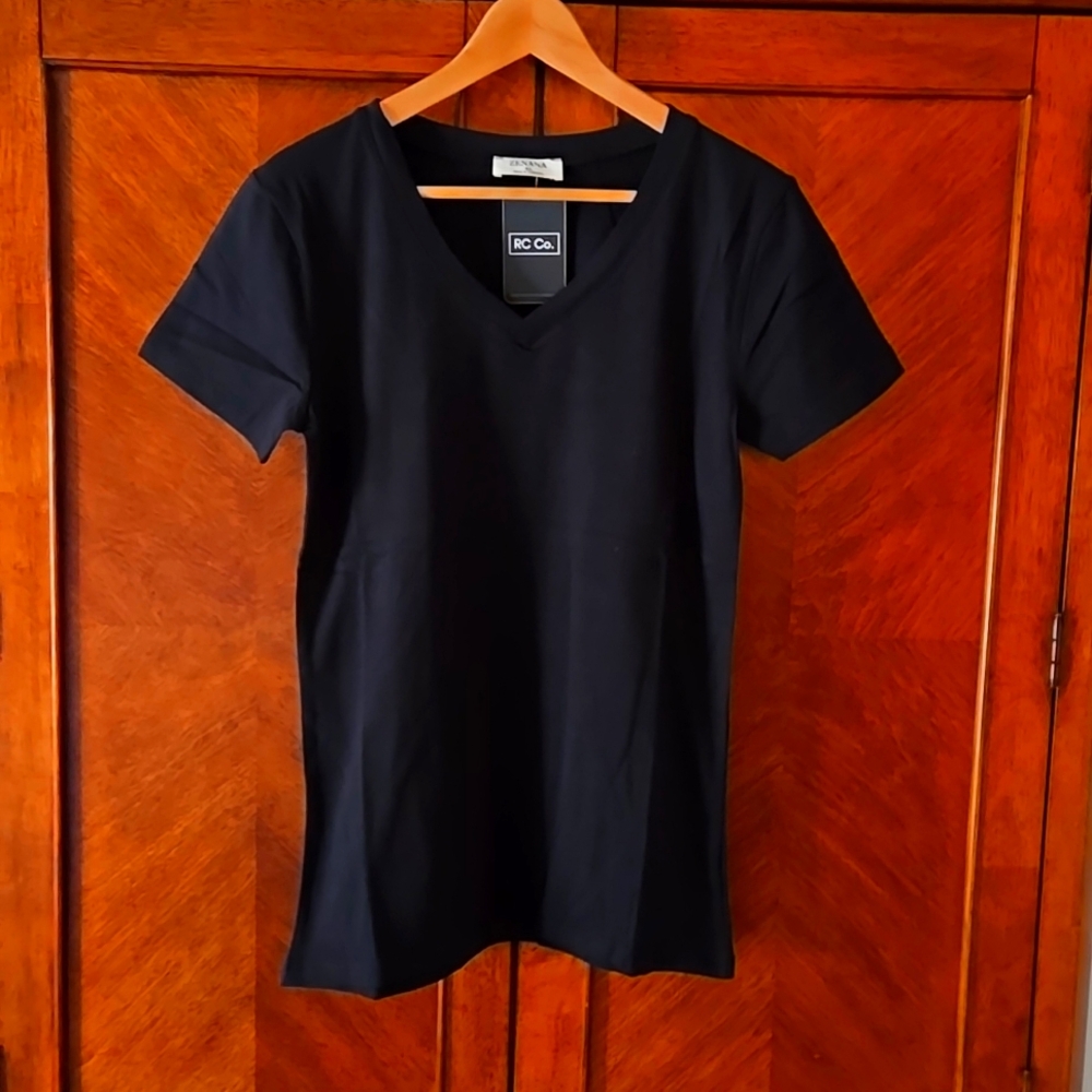 Black tee
